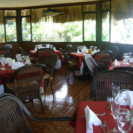 Hotel Mansion Del Rio Rio Dulce Town Exteriör bild