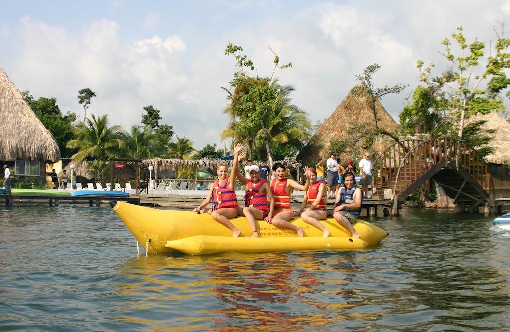 Hotel Mansion Del Rio Rio Dulce Town Exteriör bild