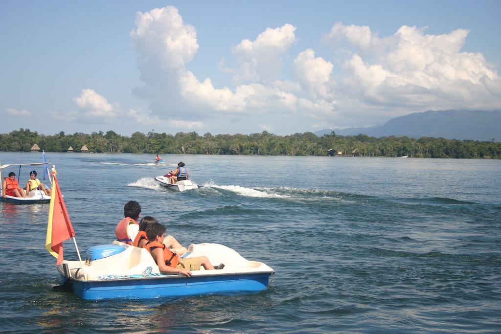 Hotel Mansion Del Rio Rio Dulce Town Exteriör bild