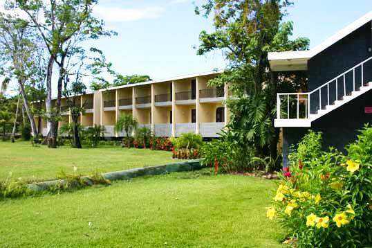 Hotel Mansion Del Rio Rio Dulce Town Exteriör bild