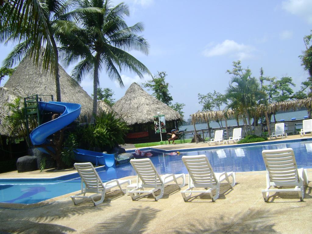 Hotel Mansion Del Rio Rio Dulce Town Exteriör bild