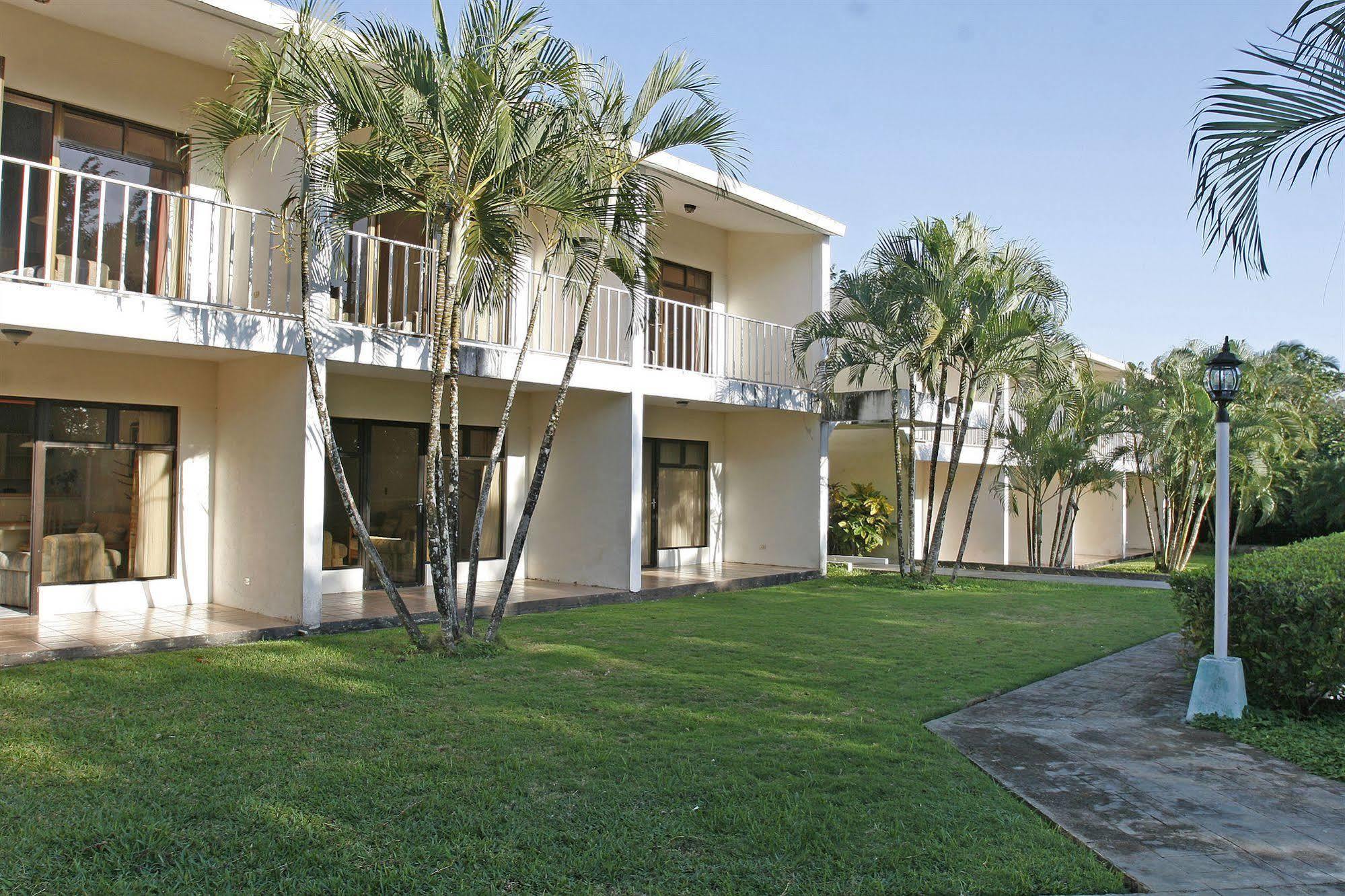 Hotel Mansion Del Rio Rio Dulce Town Exteriör bild
