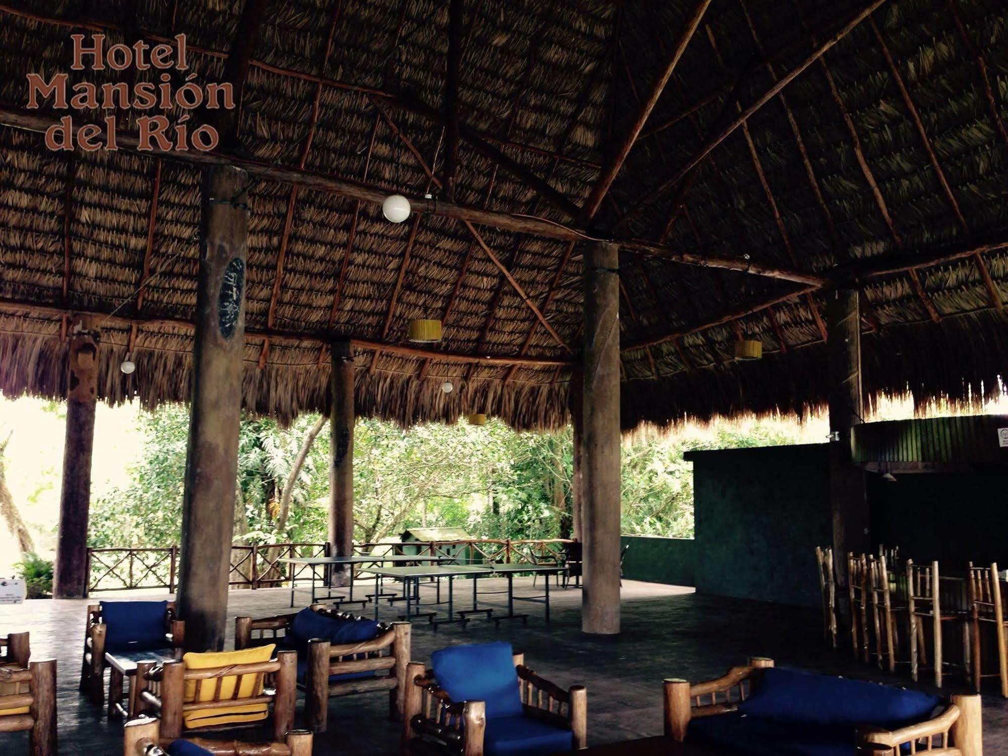 Hotel Mansion Del Rio Rio Dulce Town Exteriör bild