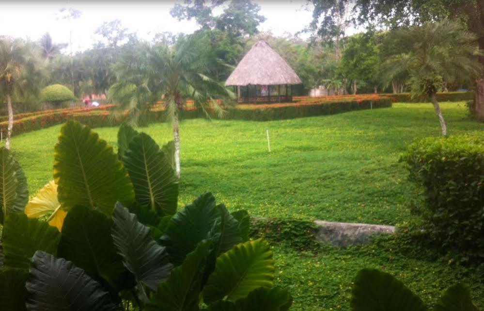 Hotel Mansion Del Rio Rio Dulce Town Exteriör bild