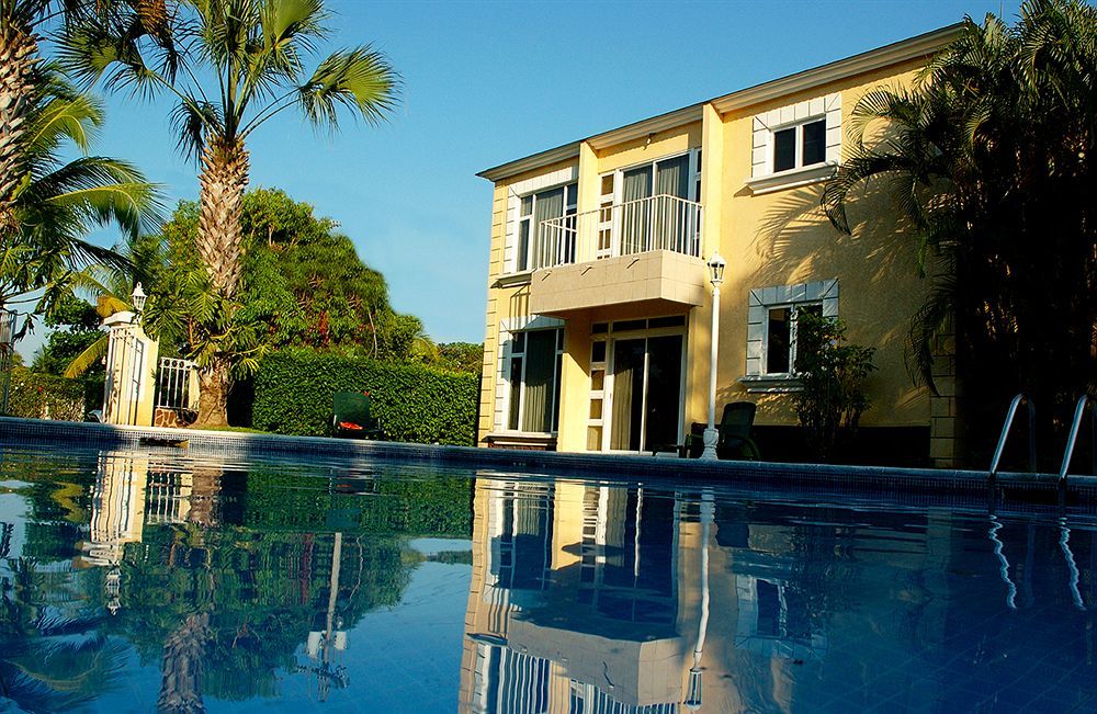 Hotel Mansion Del Rio Rio Dulce Town Exteriör bild