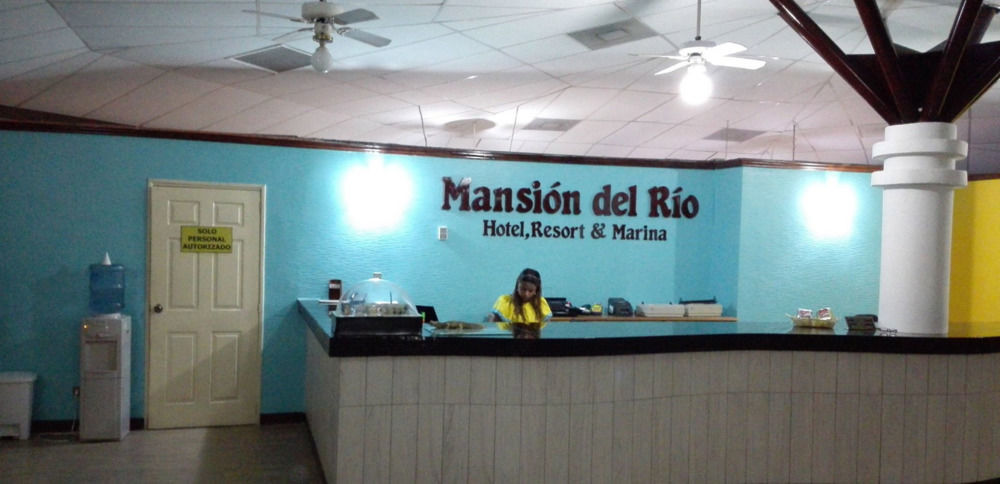 Hotel Mansion Del Rio Rio Dulce Town Exteriör bild