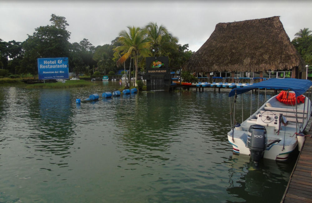 Hotel Mansion Del Rio Rio Dulce Town Exteriör bild