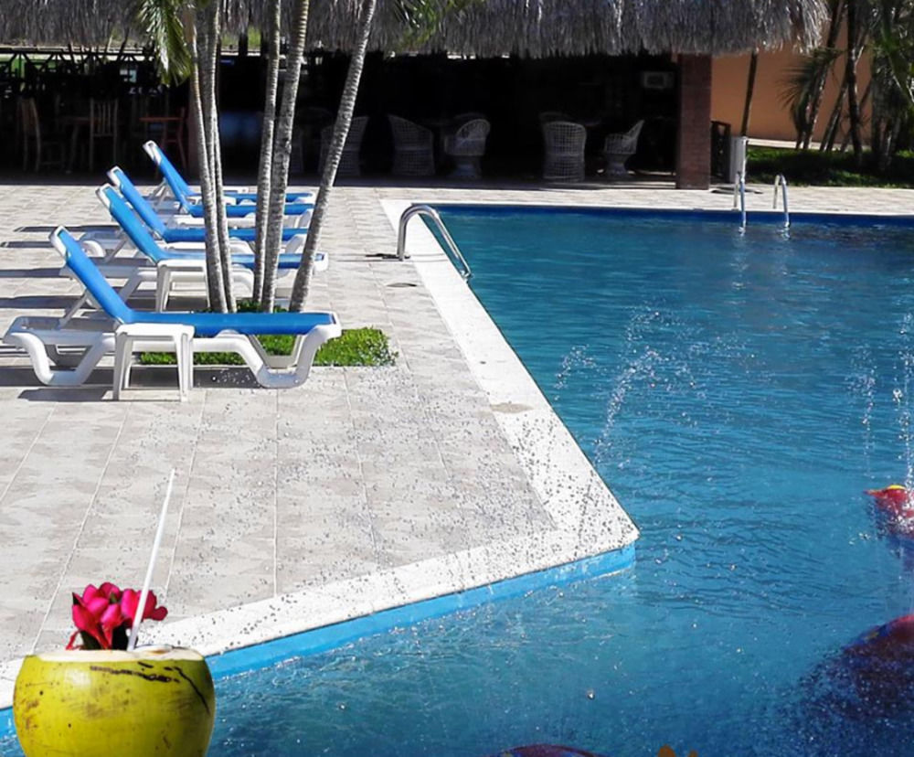 Hotel Mansion Del Rio Rio Dulce Town Exteriör bild